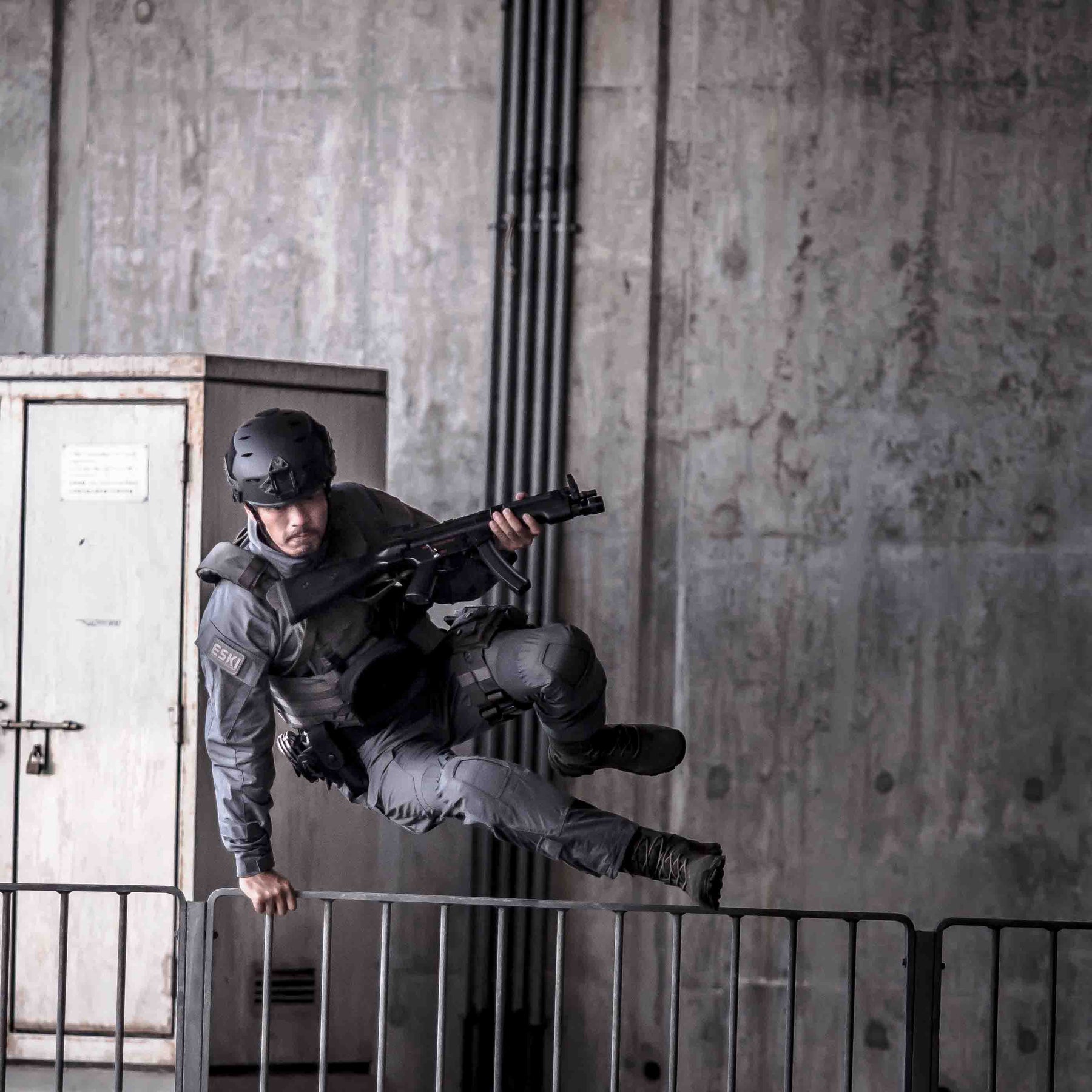 Arman Yasemin bilan jinsiy aloqa Tirsak uchun chuqur mushtlar porno video